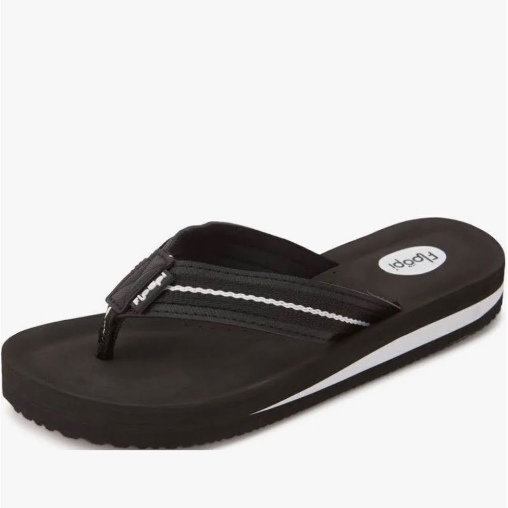 NWOT Floopi women’s Black Thong Sandals size 9.